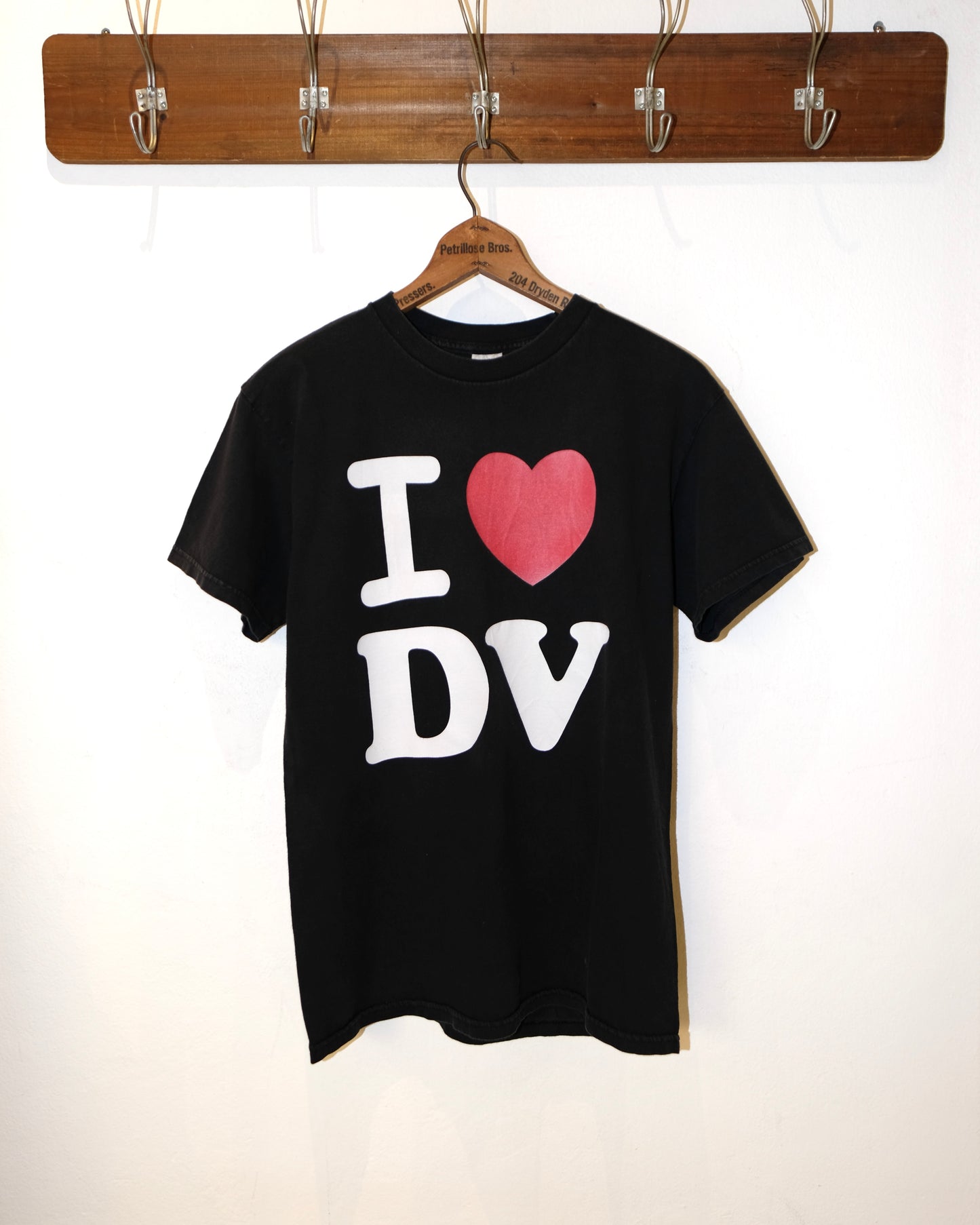 90s I LOVE DV FONT TEE