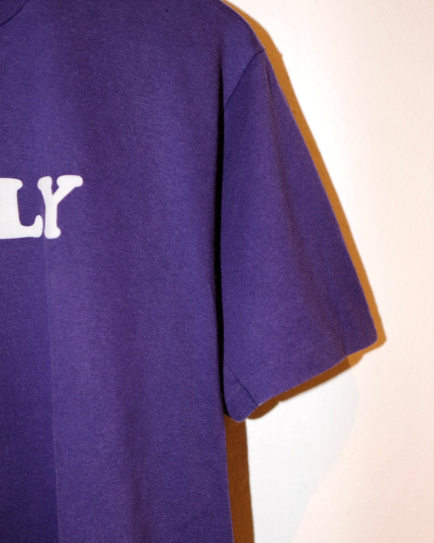 80s HOLLY FONT TEE