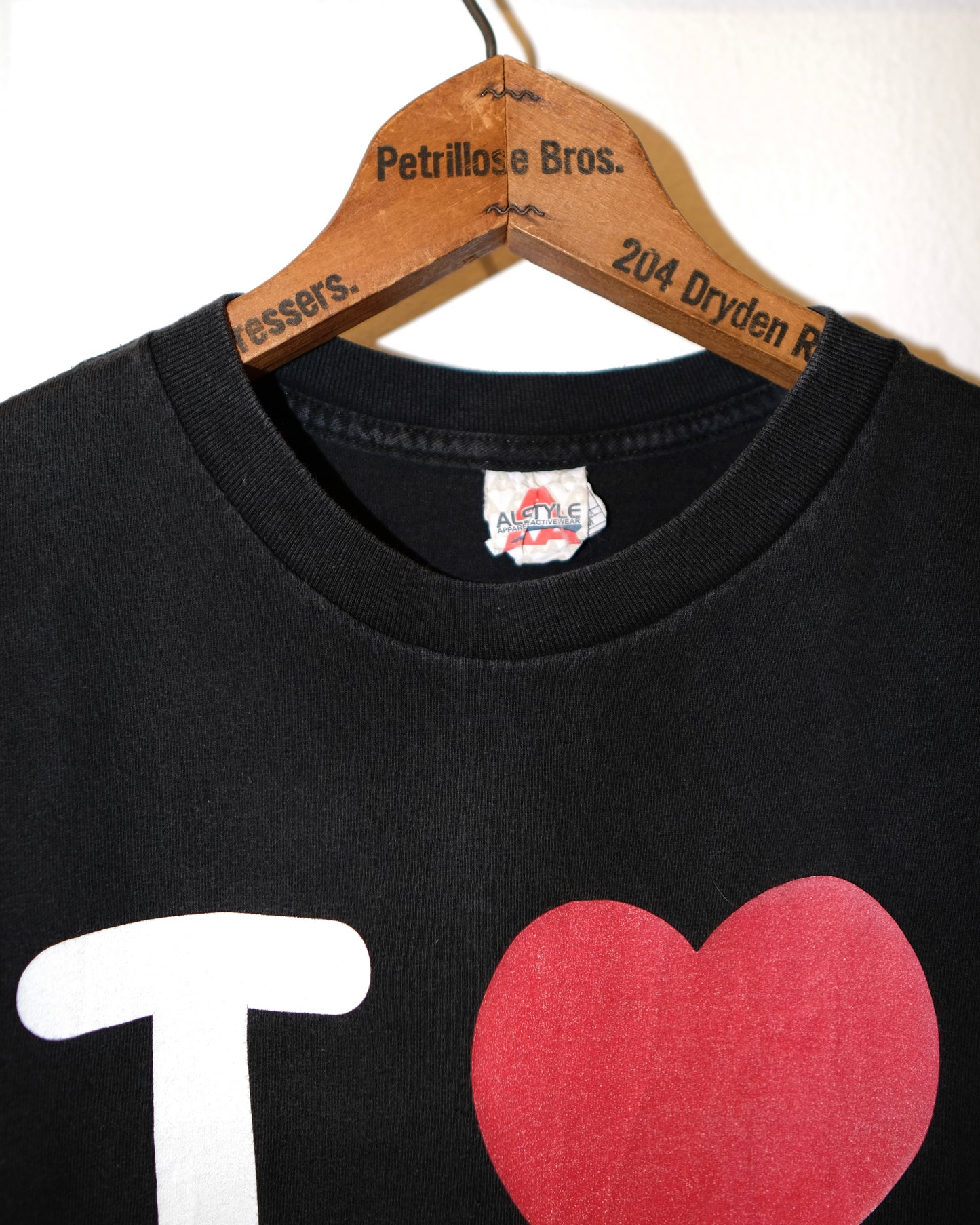 90s I LOVE DV FONT TEE