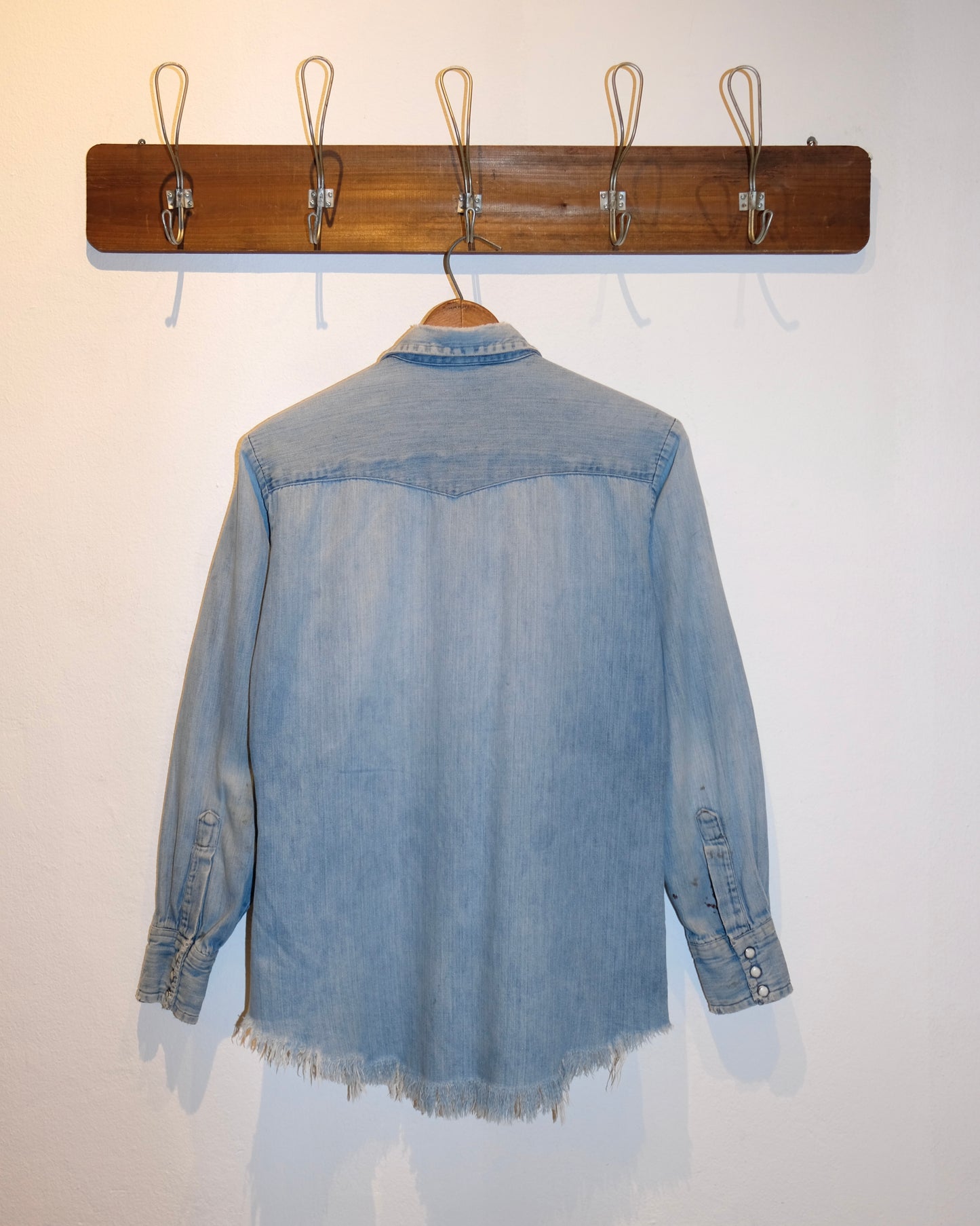 60s DENIM HEAVY DISTRESSED WESTERN PEARL SNAP SHIRT