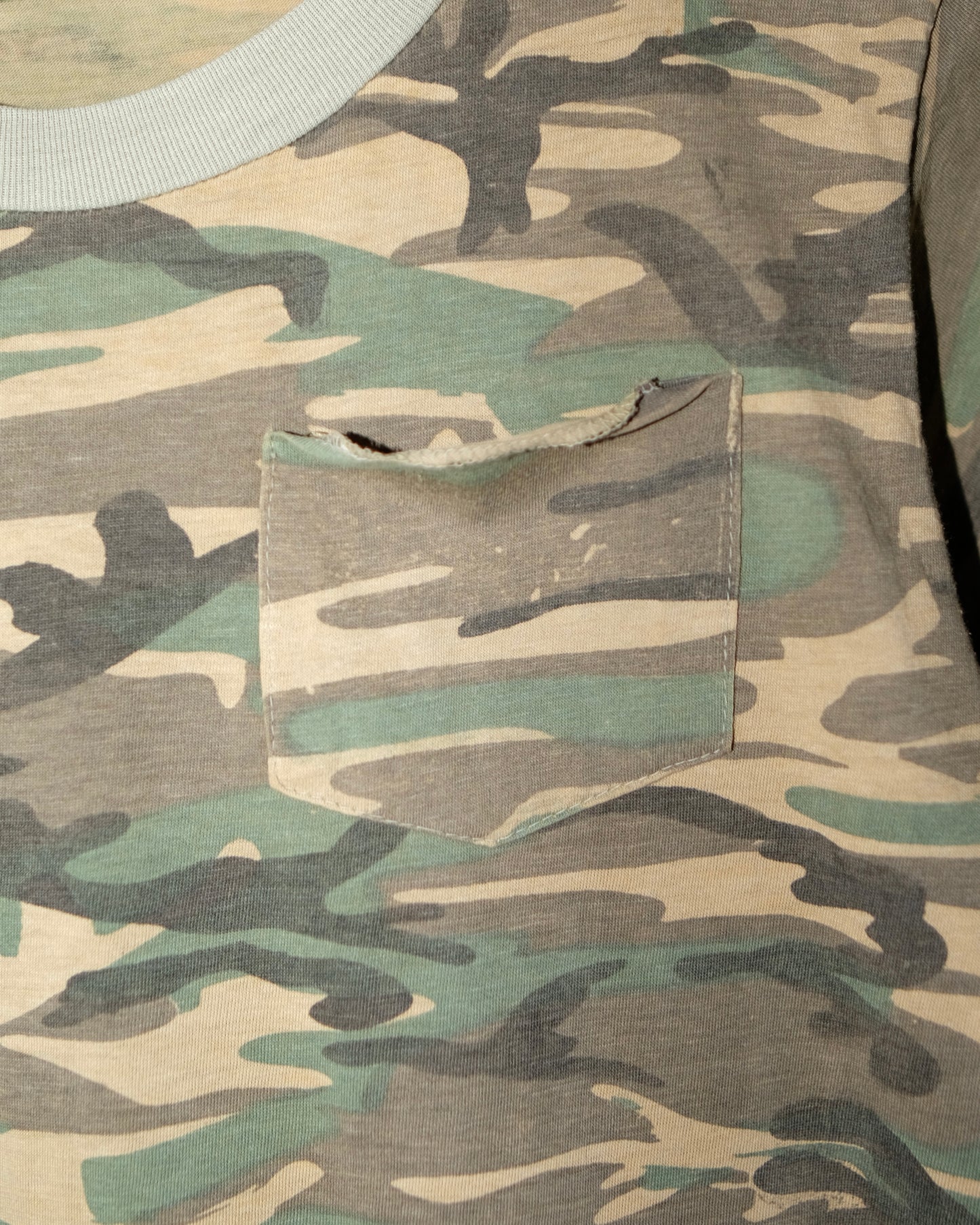 90s CAMOUFLAGE WOODLAND POCKET TEE