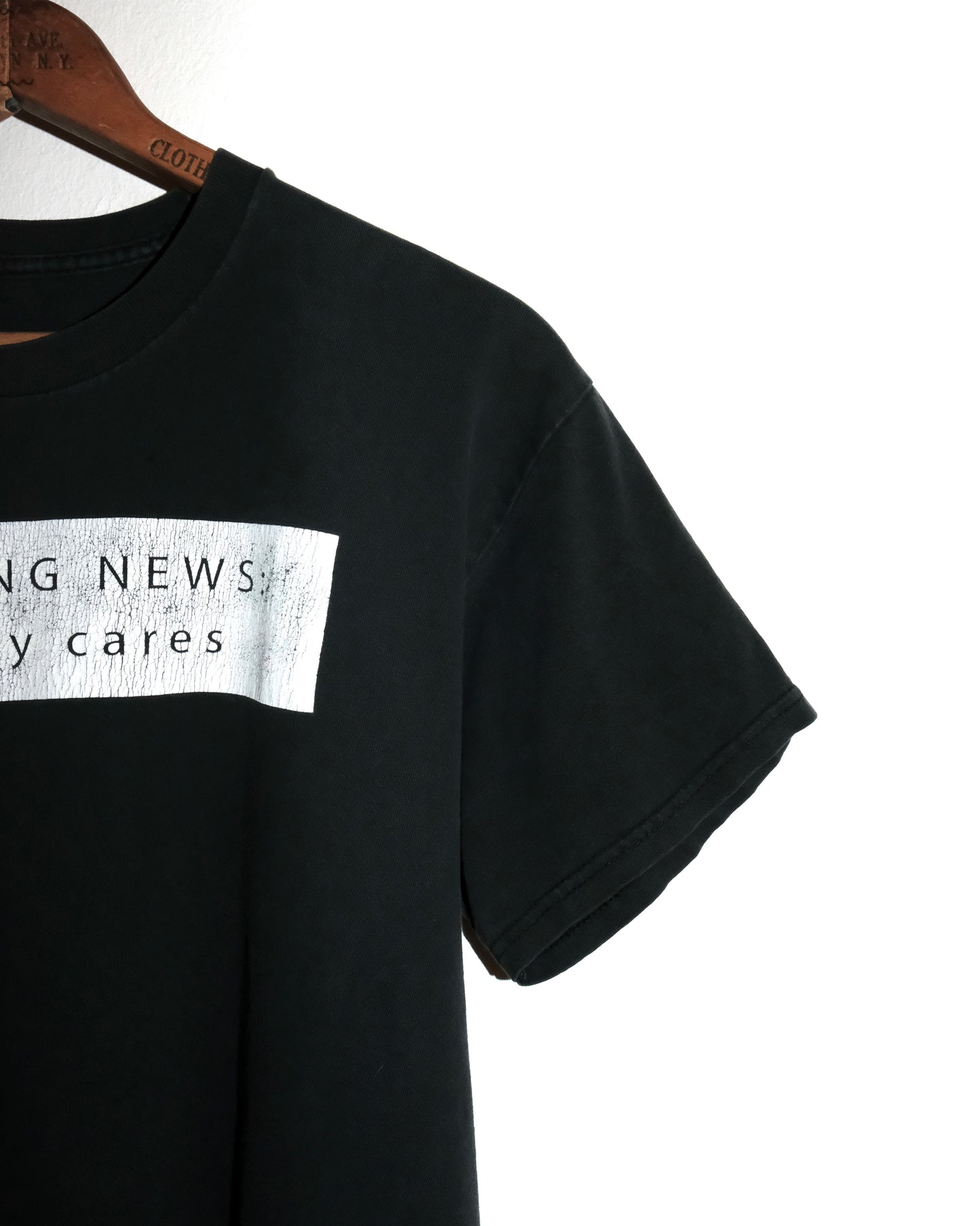 2000s BREAKING NEWS NOBODY CARES FONT TEE