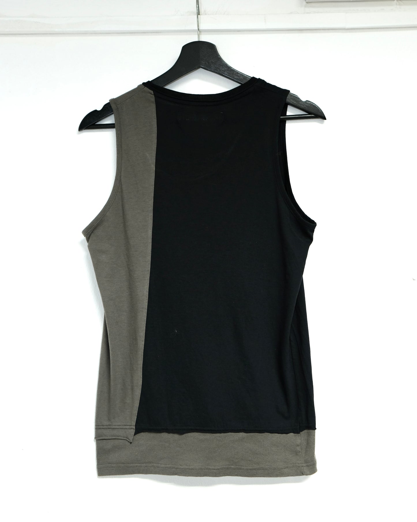 KATHARINE HAMNETT CUT & SEW TANK TOP