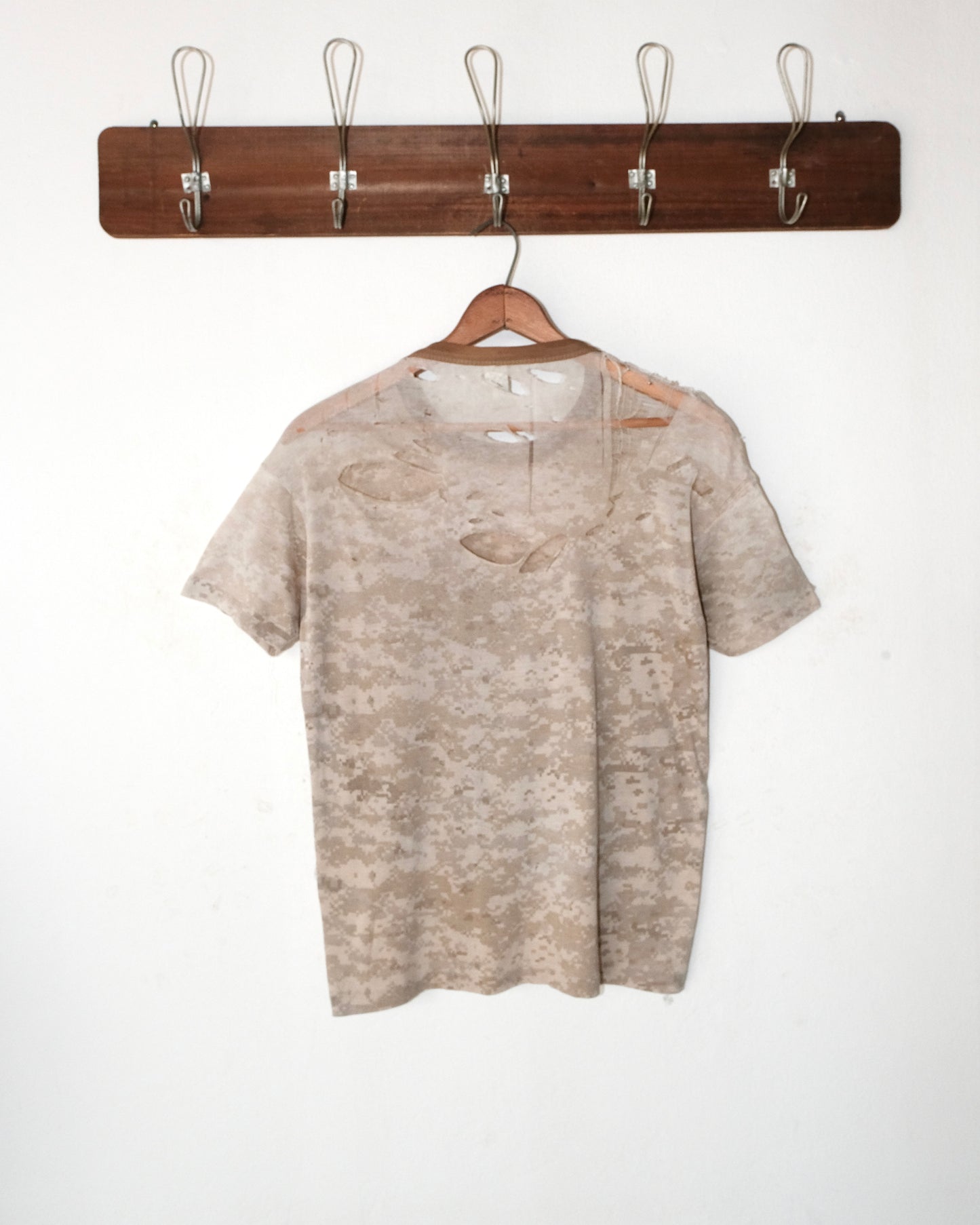 80s DIGITAL DESSERTS CAMO FADED&DISTRESSED TEE