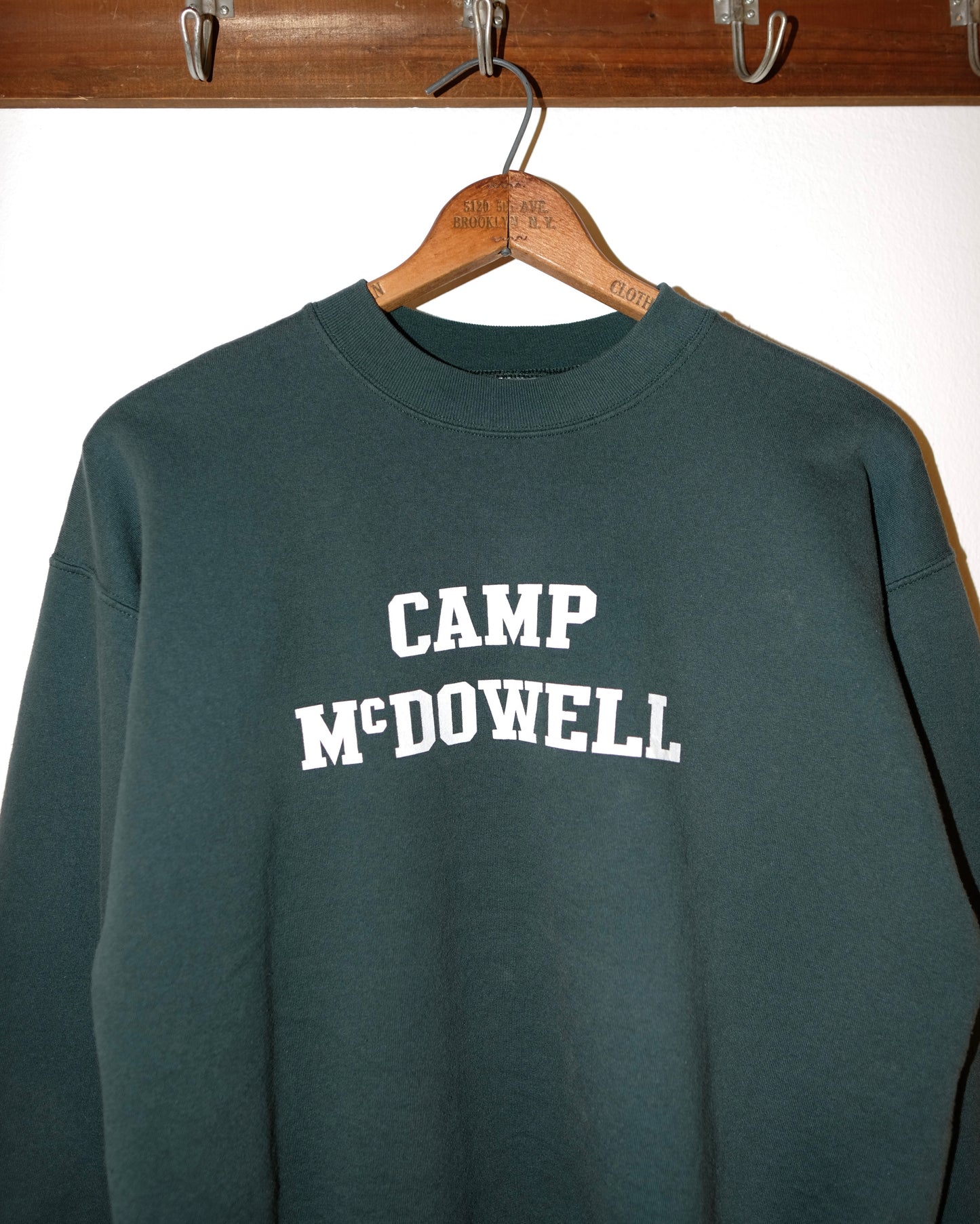90s FONT SWEATSHIRT ‘CAMP MCDOWELL’