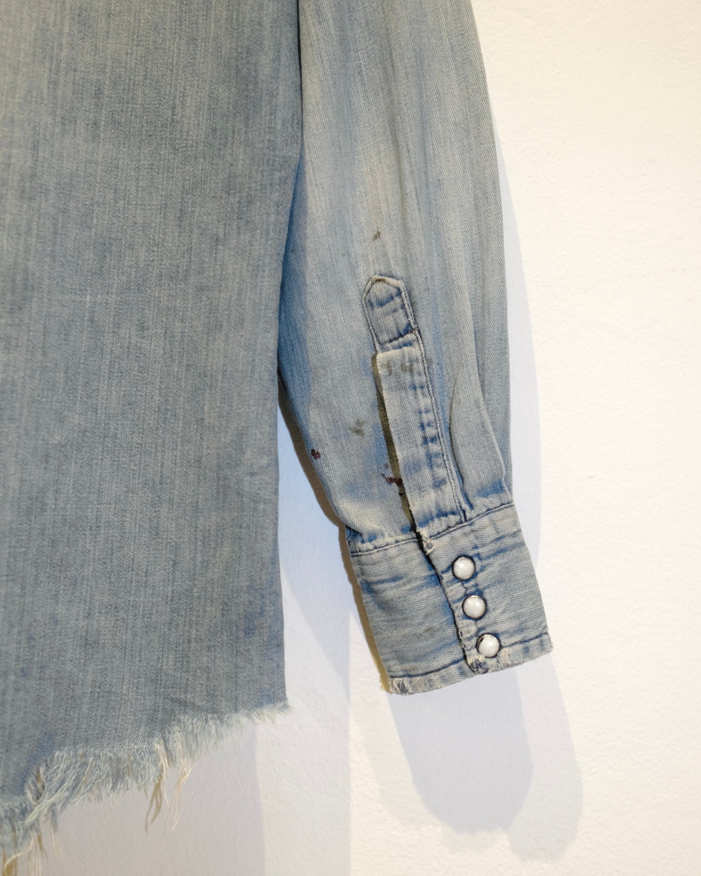 60s DENIM HEAVY DISTRESSED WESTERN PEARL SNAP SHIRT