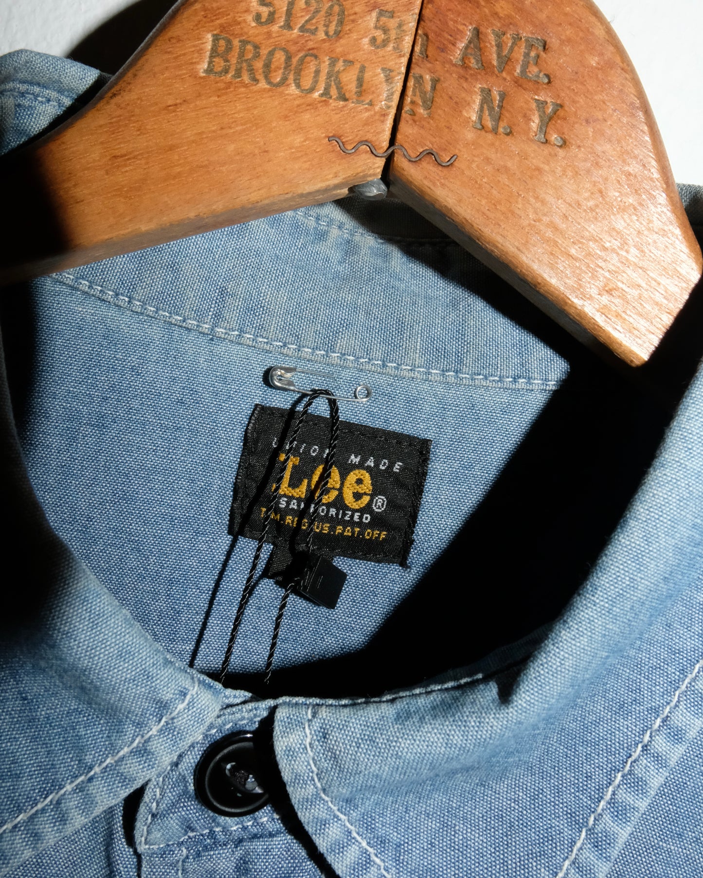 LEE SANFORIZED CHAMBRAY BUTTON UP SHIRT made in japan