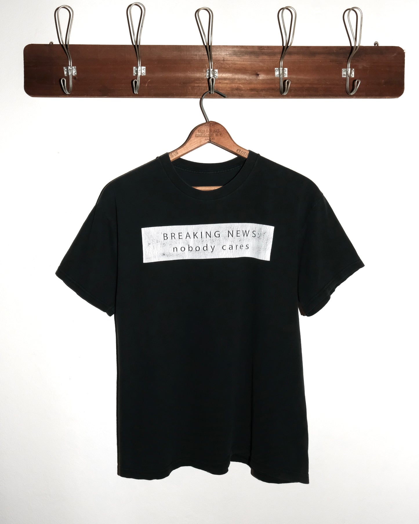 2000s BREAKING NEWS NOBODY CARES FONT TEE