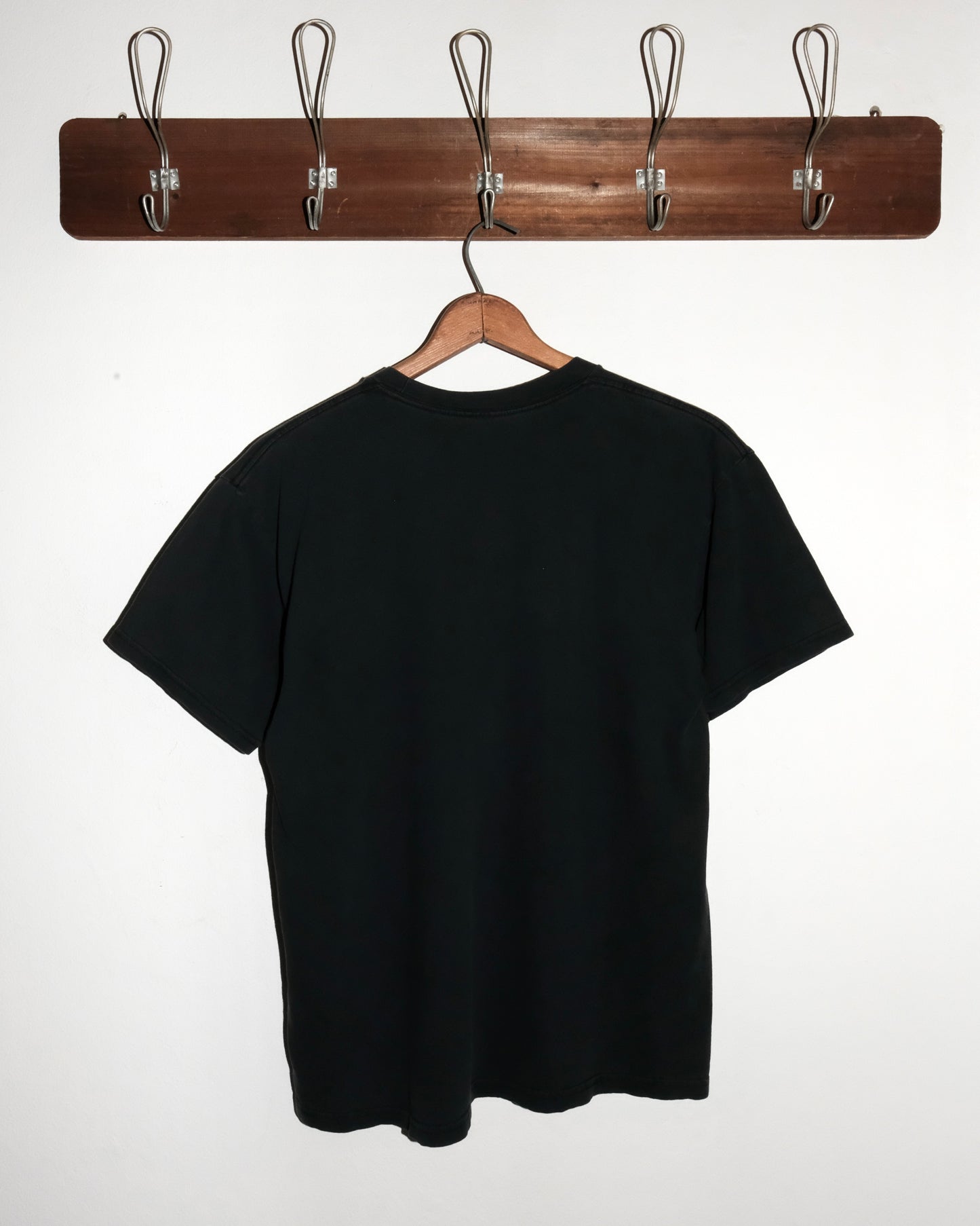 2000s BREAKING NEWS NOBODY CARES FONT TEE