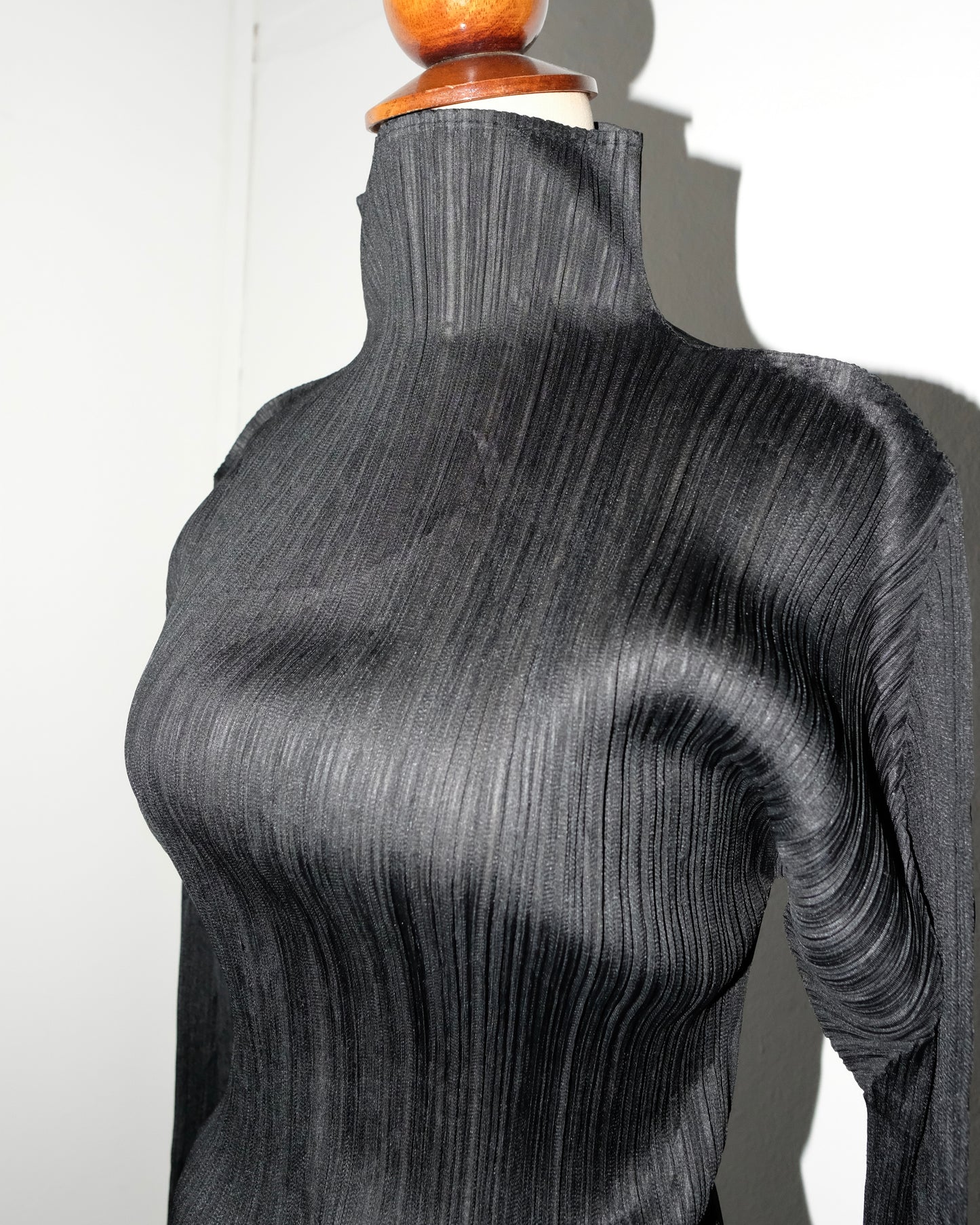 PLEATS PLEASE ISSEY MIYAKE HIGH COLLAR TOP