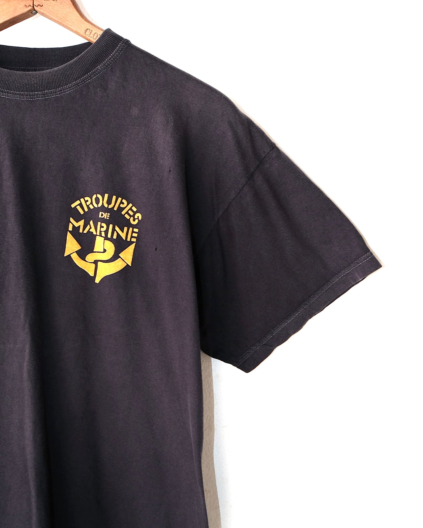 90s TROUPES OF MARINE FLOCK PRINT TEE