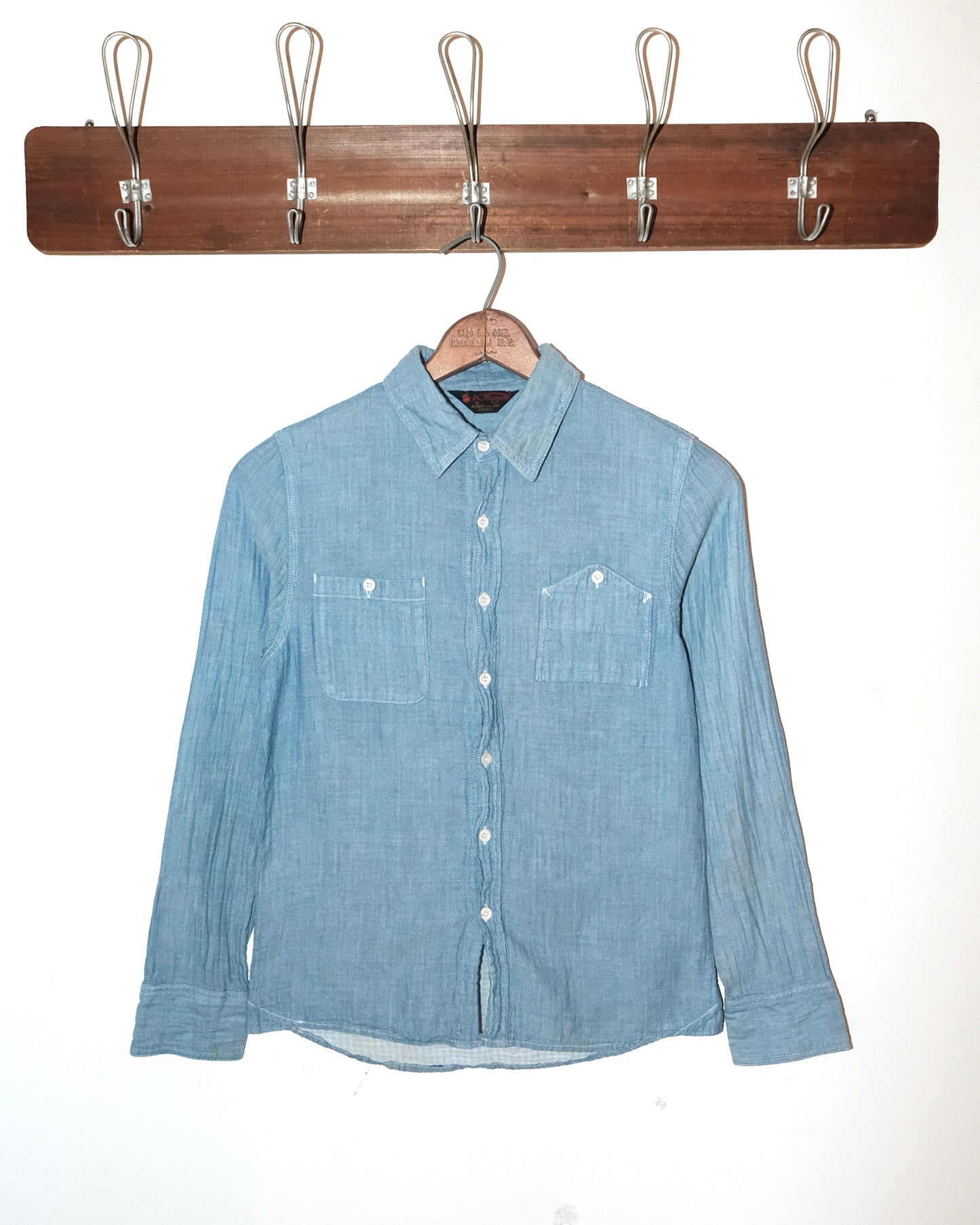 KRIFF MAYER CHAMBRAY COTTON BUTTON UP SHIRT