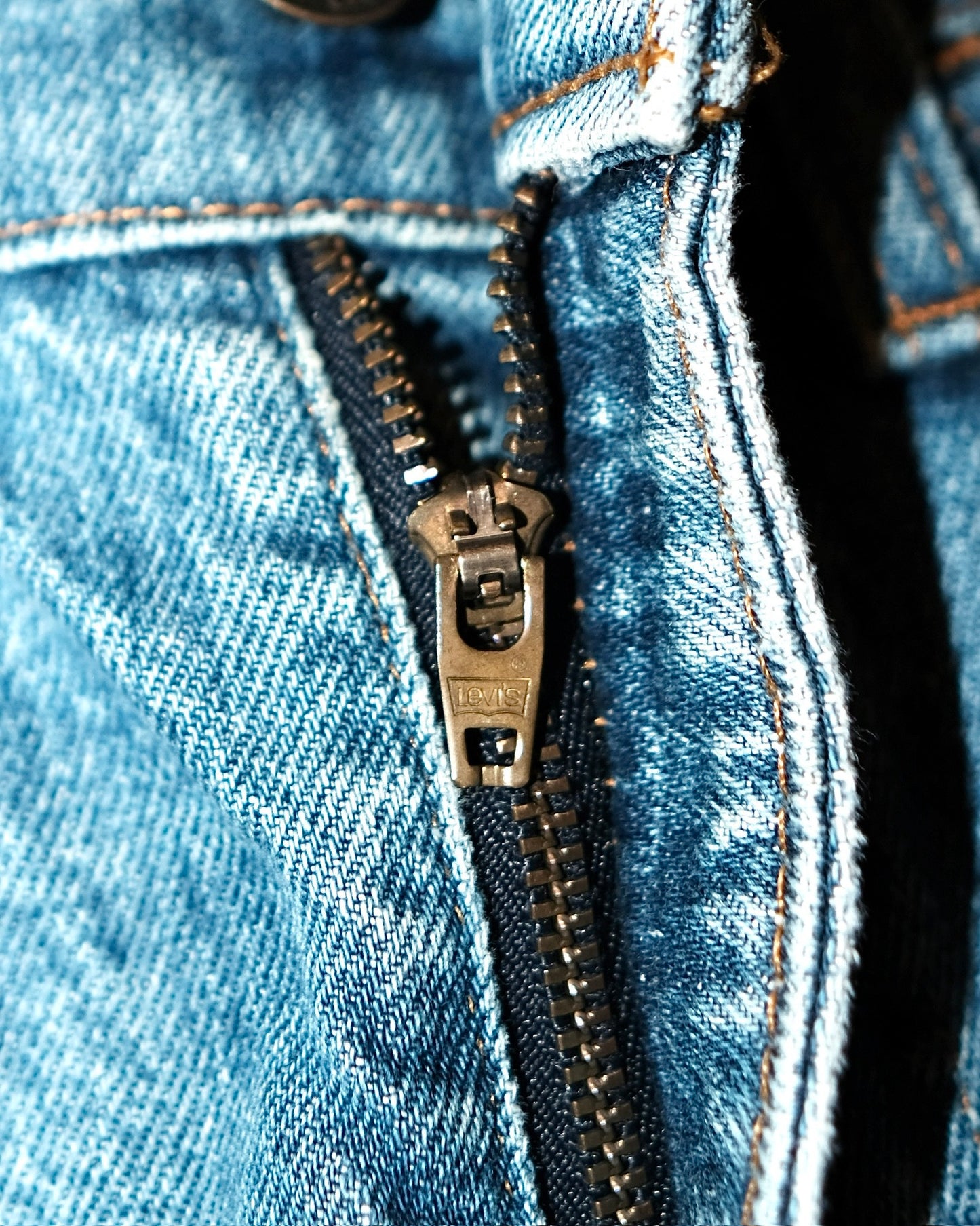 80s LEVI’S ORANGE TAB CUT-OFF JEANS
