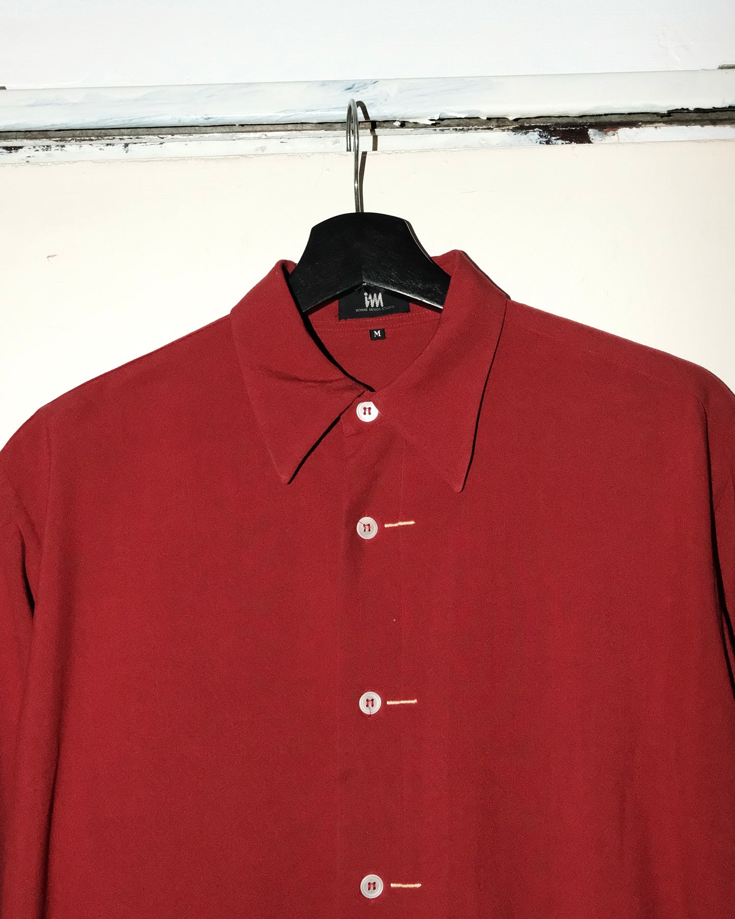 IM ISSEY MIYAKE LOOP COLLAR RAYON SHIRT