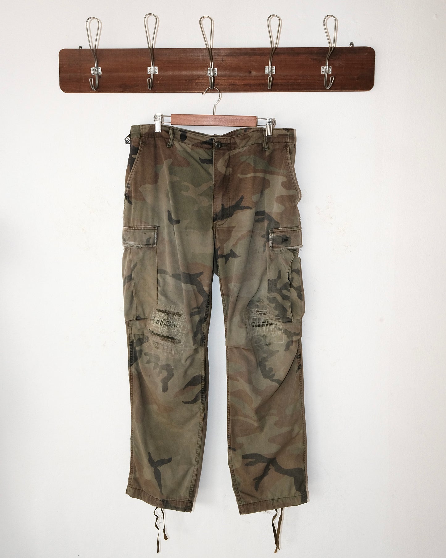 80s WOODLAND CAMO FADED & DISTRESSED TROUSER