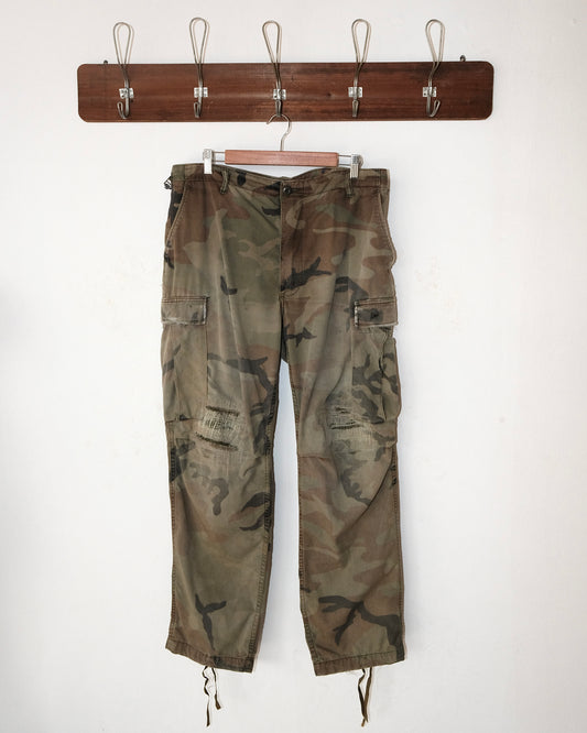 80s WOODLAND CAMO FADED & DISTRESSED TROUSER