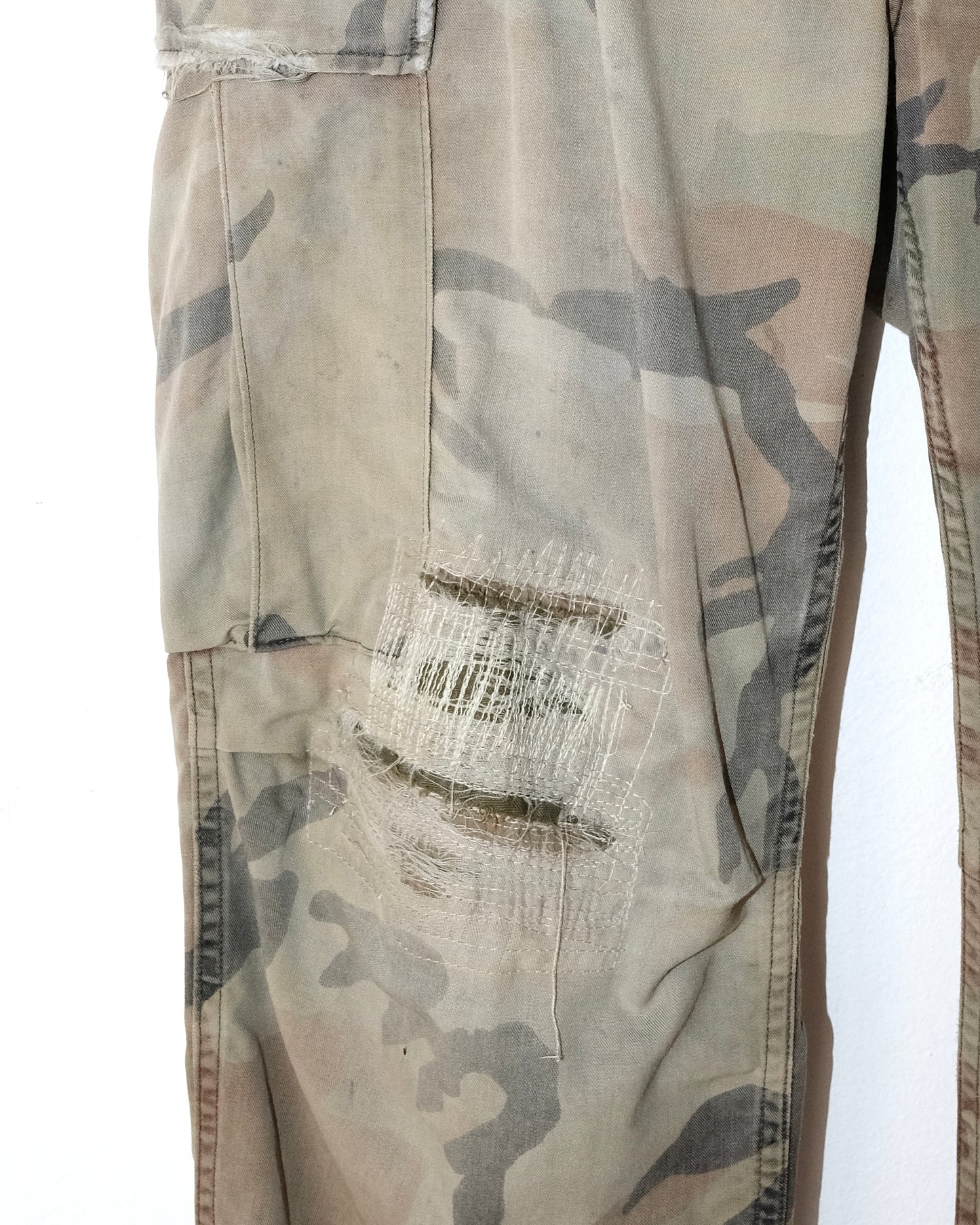 80s WOODLAND CAMO FADED & DISTRESSED TROUSER