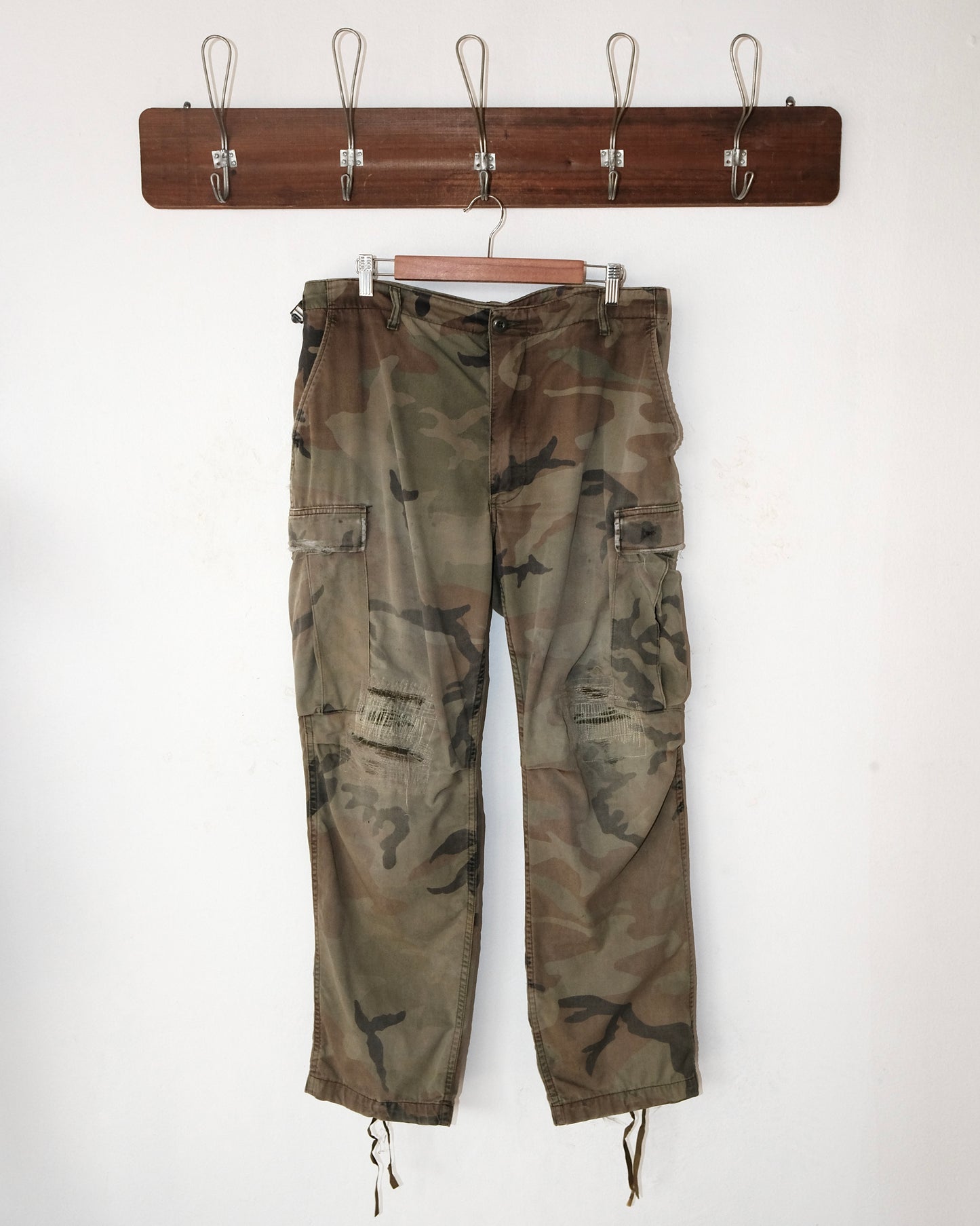 80s WOODLAND CAMO FADED & DISTRESSED TROUSER
