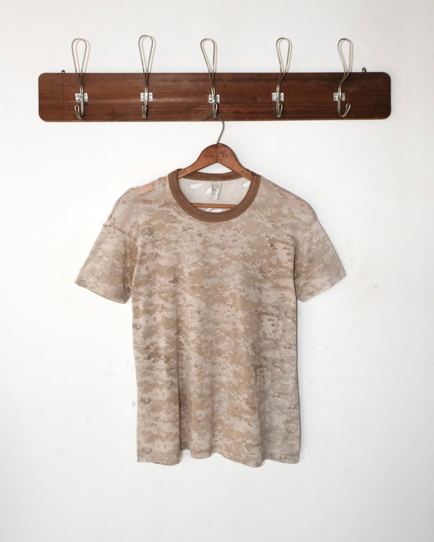 80s DIGITAL DESSERTS CAMO FADED&DISTRESSED TEE