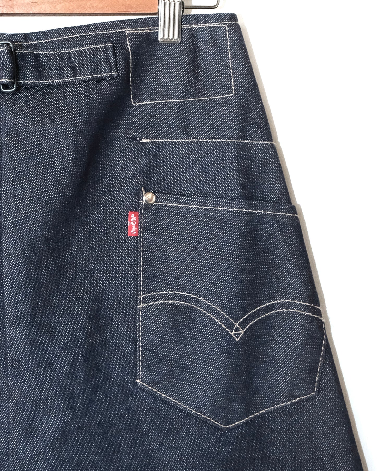 Levi’s ENGINEERED BUCKLE BACK DENIM SKIRT