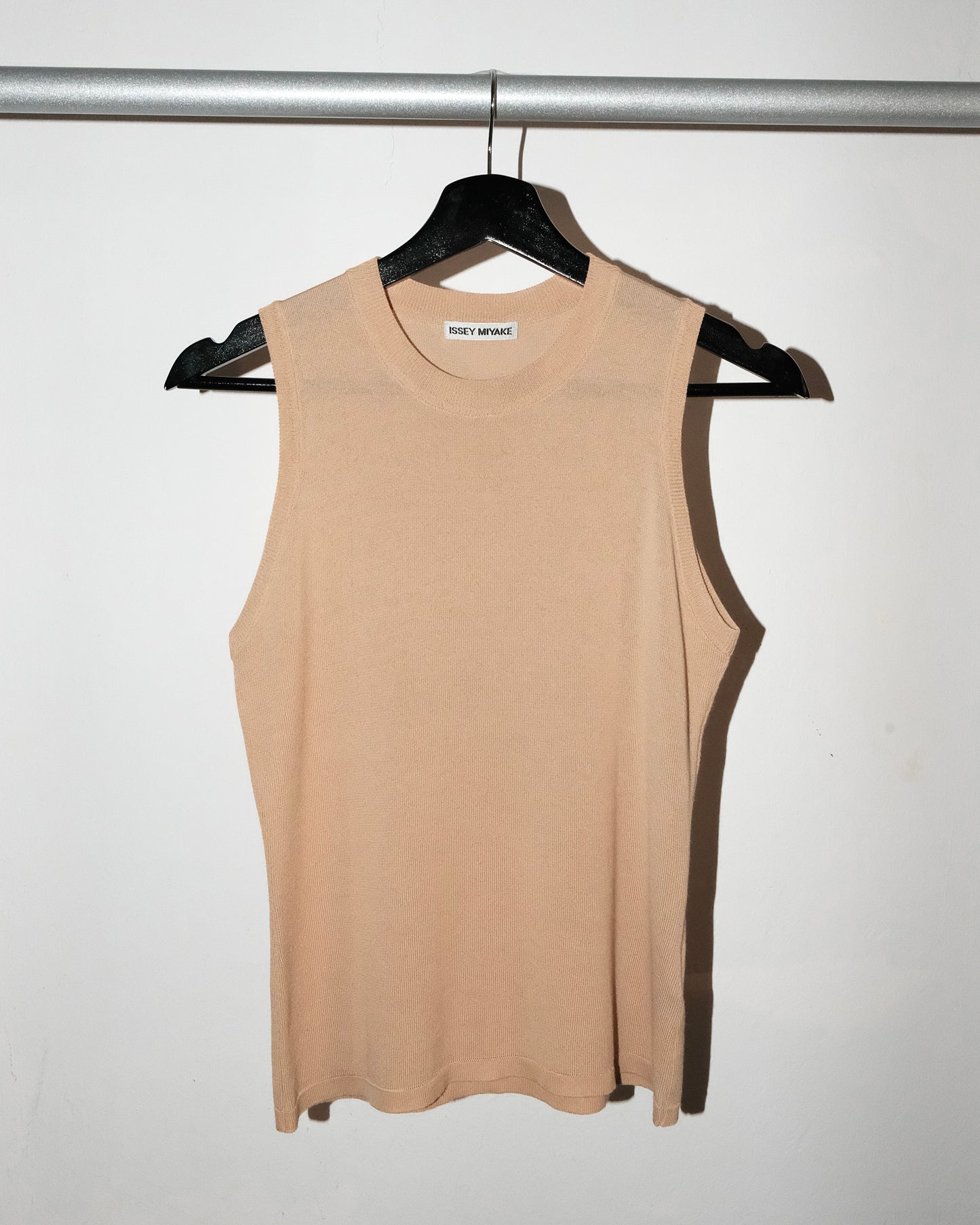 ISSEY MIYAKE SLEEVELESS TANK