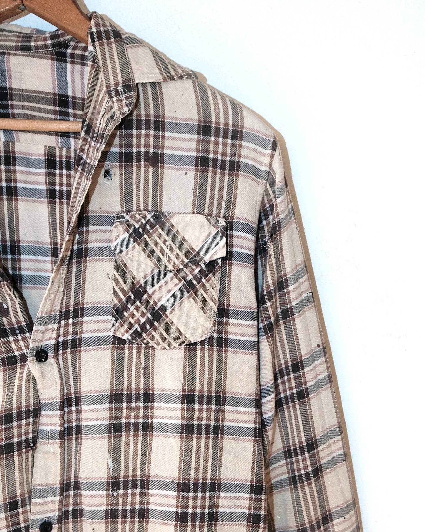2000s UNKNOWN PLAID DISTRESSED SHIRT