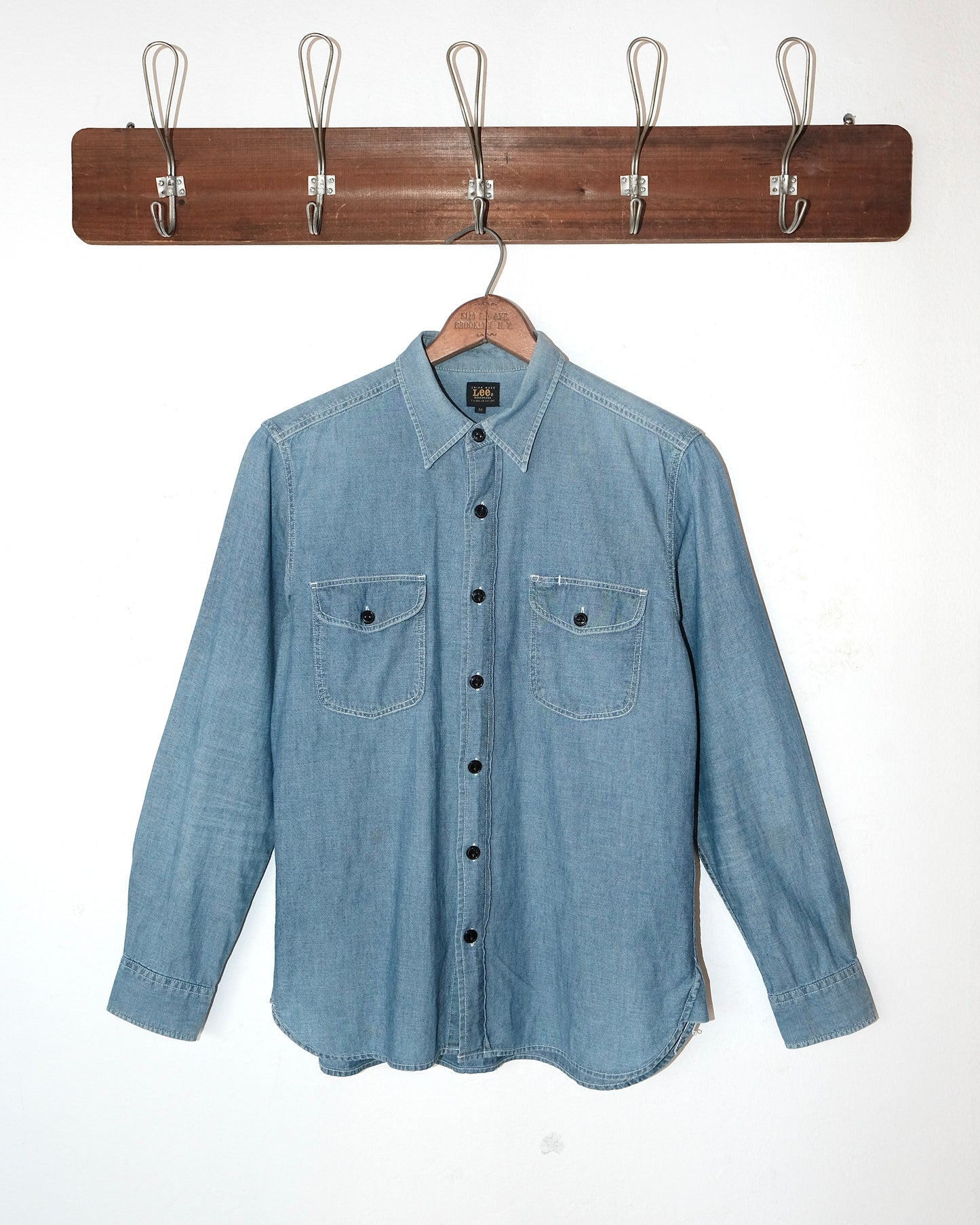 1990s LEE SANFORIZED  MADE IN JAPAN  CHAMBRAY BUTTON UP SHIRT