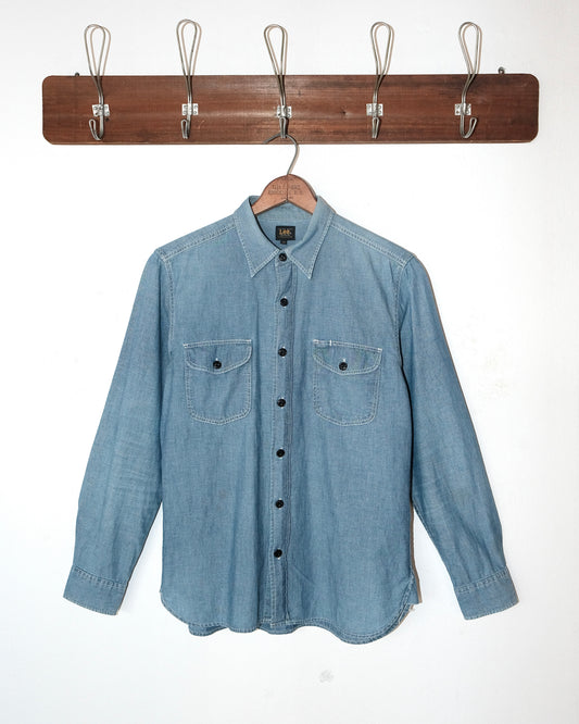 1990s LEE SANFORIZED  MADE IN JAPAN  CHAMBRAY BUTTON UP SHIRT