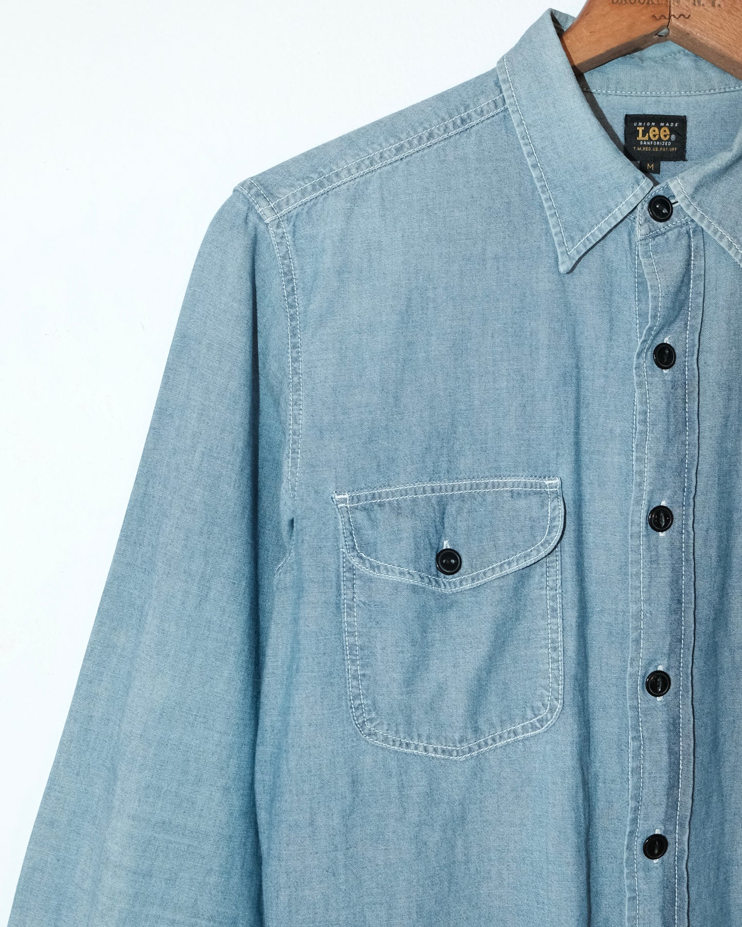 1990s LEE SANFORIZED  MADE IN JAPAN  CHAMBRAY BUTTON UP SHIRT