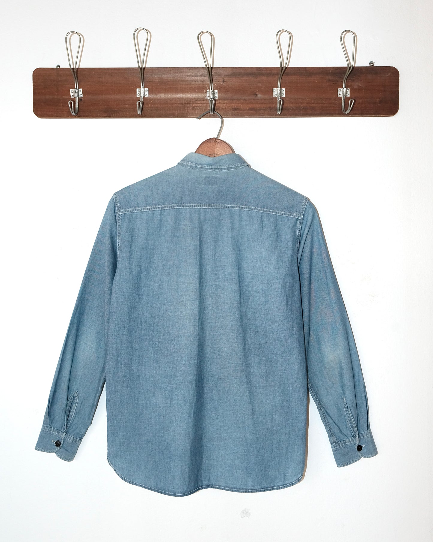 1990s LEE SANFORIZED  MADE IN JAPAN  CHAMBRAY BUTTON UP SHIRT