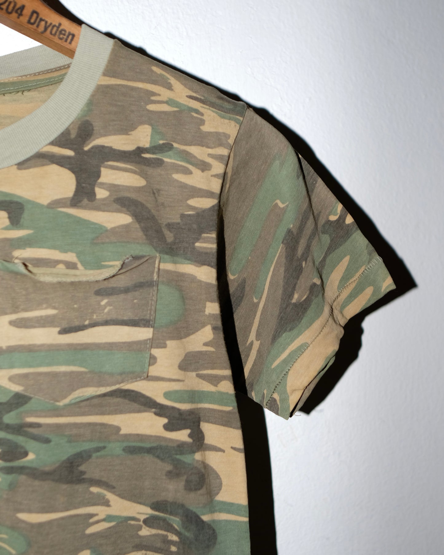 90s CAMOUFLAGE WOODLAND POCKET TEE